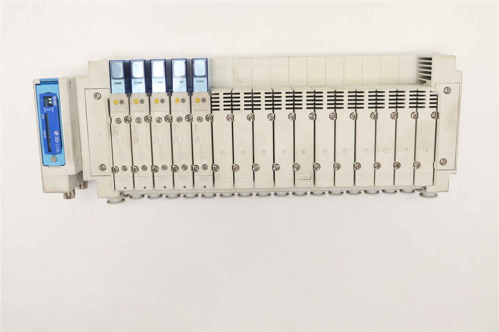 SMC PNEUMATIC MANIFOLD 16-STATION (5) SY5201 EX260-SIL1-X207