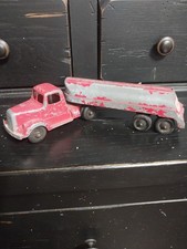 Tootsietoy Cast Metal Mobil Fuel Tanker Truck  - Red - USA - VINTAGE 40-50'S ERA