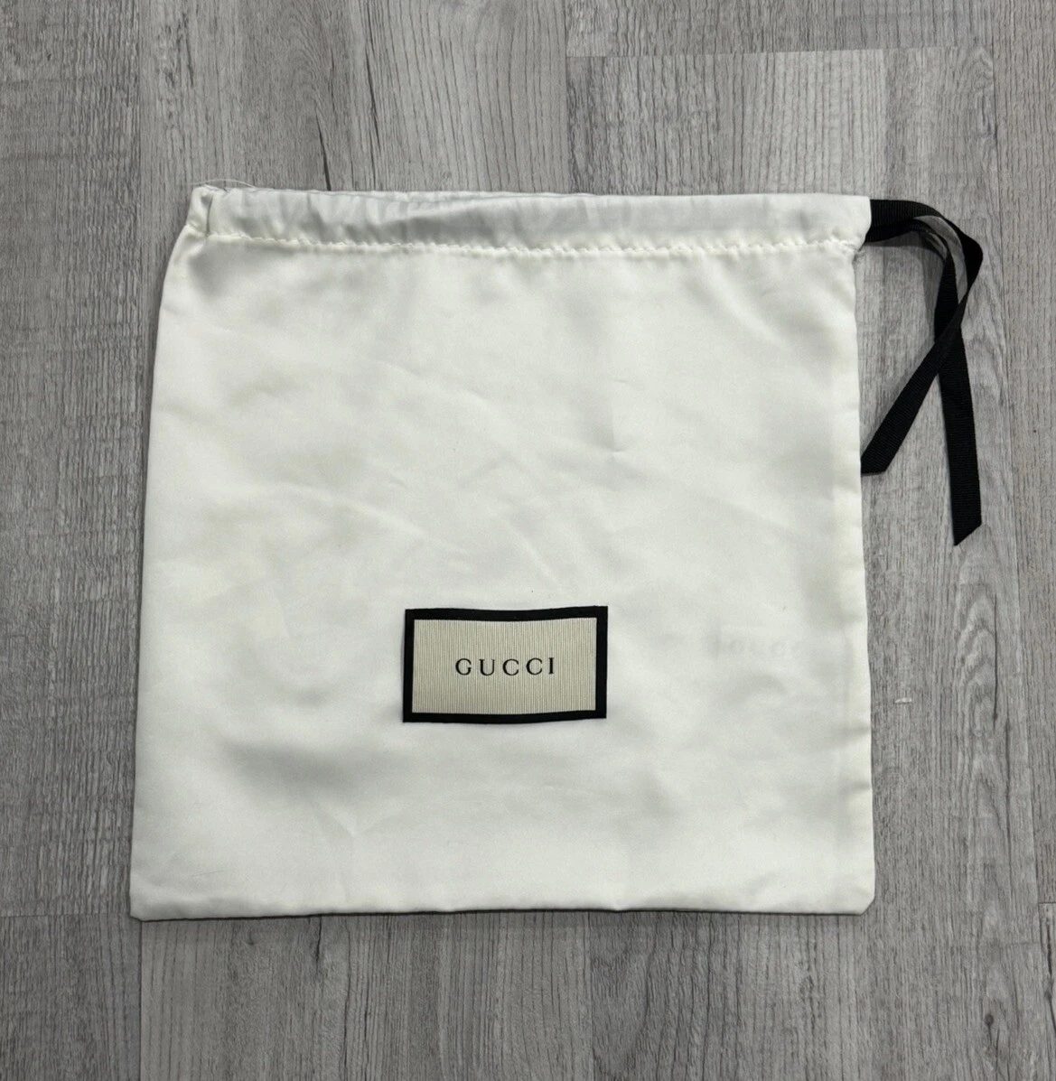 GUCCI Authentique sac à poussière blanc pour accessoires cordons de serrage 9,75” x 9,25”