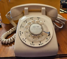 Bell System Made By Western Electric C/D 500 Cream Rotary Telephone - Untested