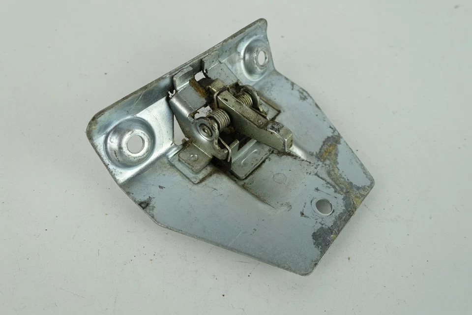 Mercedes-Benz 230 240D 300D 1974 pestillo de maletero OEM trasero Foto 2 de 4