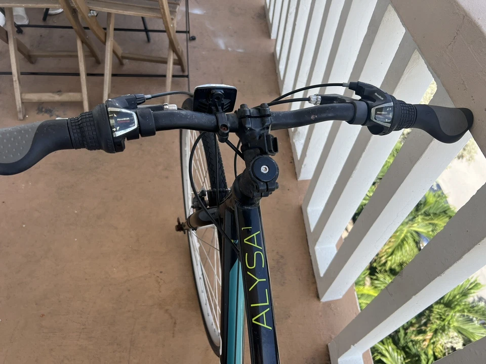 Bicicleta híbrida Raleigh “Alysa 1” Foto 2 de 4