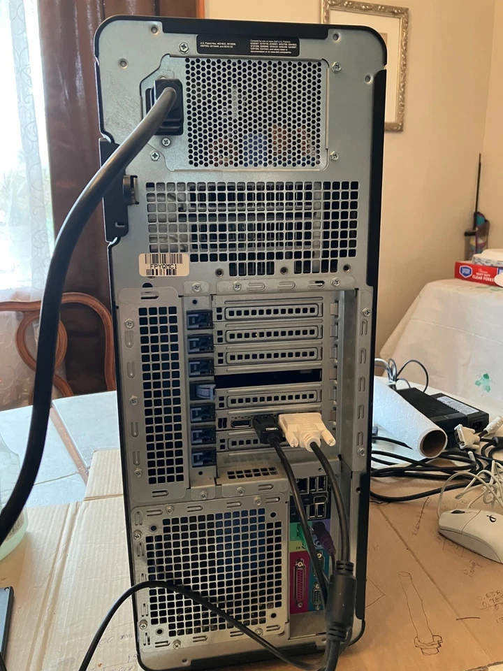 Estación de trabajo Dell Precision 690 2 x 3,0 GHz Xeon 5160 con gráficos Quadro 2000 Foto 2 de 4