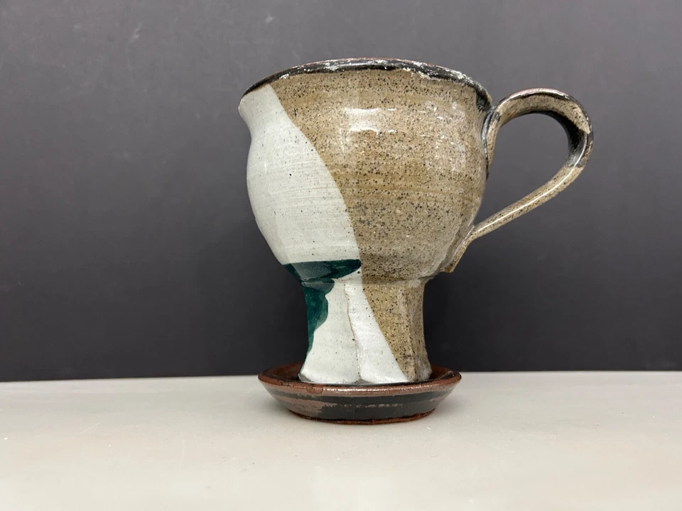 Taza grande vintage años 80 Studio Pottery cara femenina y plato platillo pequeño Foto 3 de 4