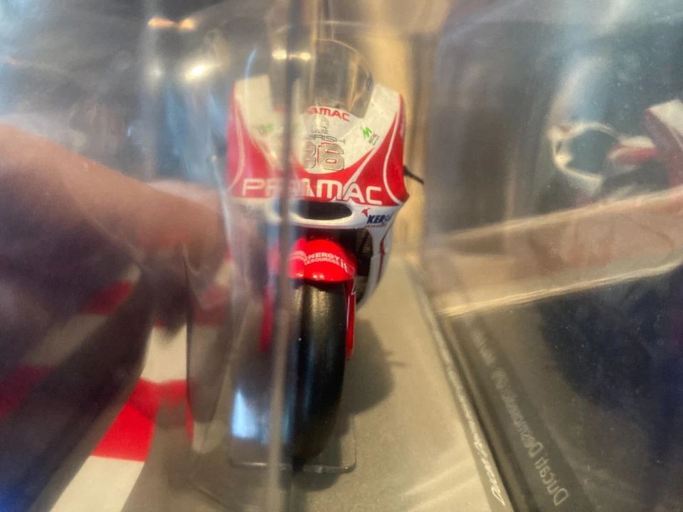 DUCATI DESMOSEDICI GP9 MIKA KALLIO JAPAN GP 2009 SCALE 1/18 ALTAYA - Photo 3/4