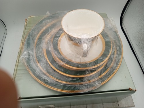 New Sealed NORITAKE Fitzgerald 4712 Green & Gold Trim 5 Piece Place Setting - Picture 5 of 7