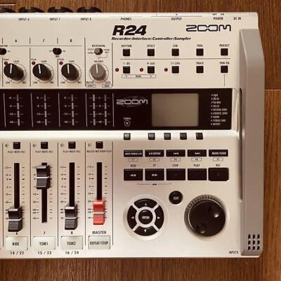 ZOOM R24 Multi-track Recorder 8-Track Japan Good Condition Working Tested - Image 2 of 4