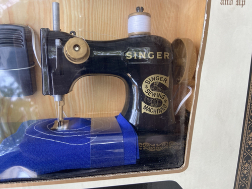 HOME PLAY SINGER ORIGINAL CHAINSTITCH TOY SEWING MACHINE NEW IN BOX - Picture 2 of 15