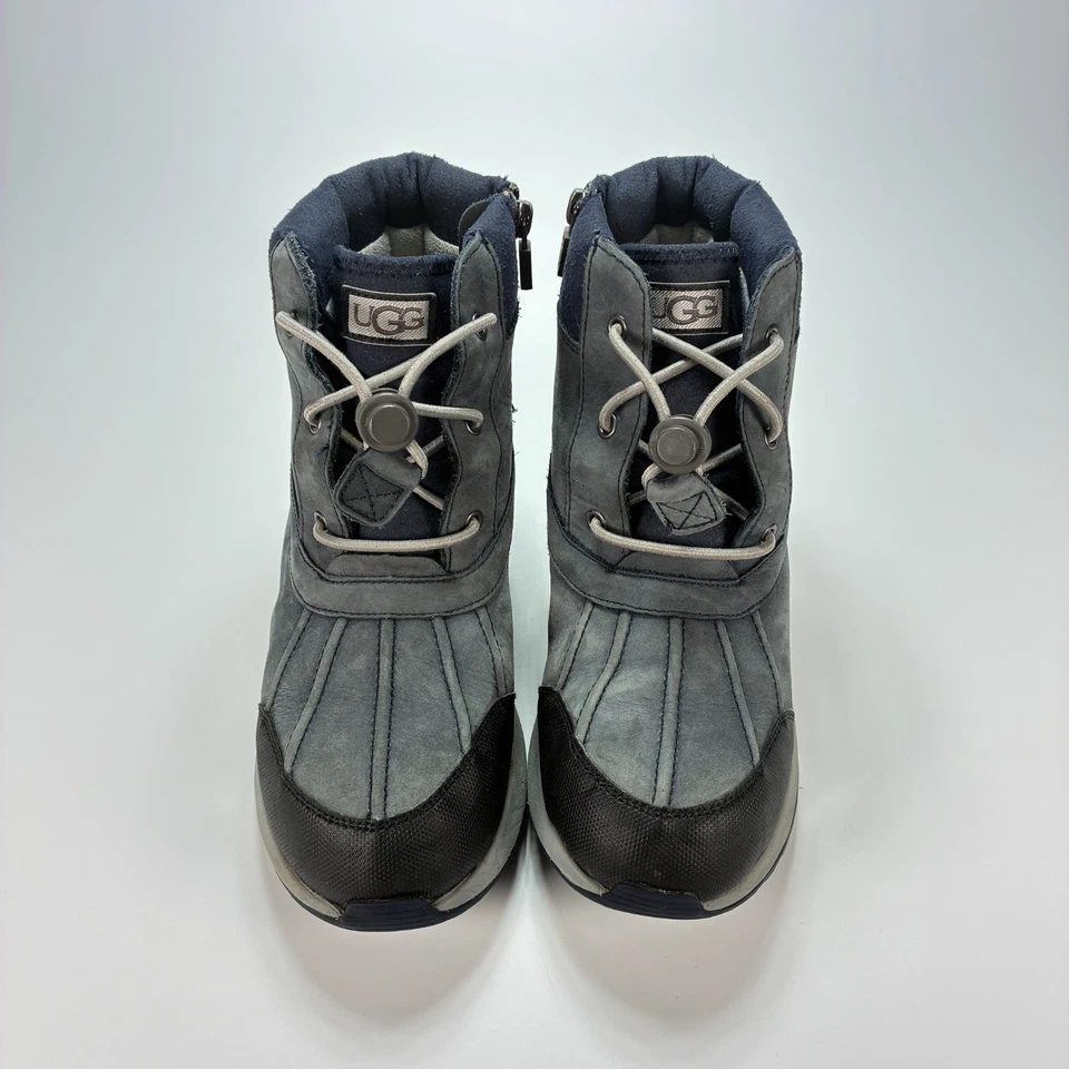 Botas de invierno UGG Turlock gris gamuza impermeables 1112247K jóvenes niños talla 5 Foto 3 de 4