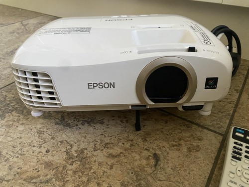 Epson EH-TW5300 Full 1080p Home Cinema Projector Complete With Remote - Picture 2 of 7