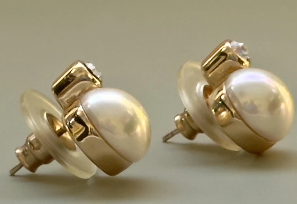 Auténticos Pendientes Christian Dior Resina Blanca Perla y Cristal Tono Dorado-De Colección Foto 4 de 4