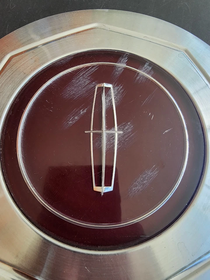 Tapa central Lincoln Continental Mark Series 1984-1989 E4LC1007 E5LY1007 Foto 3 de 4