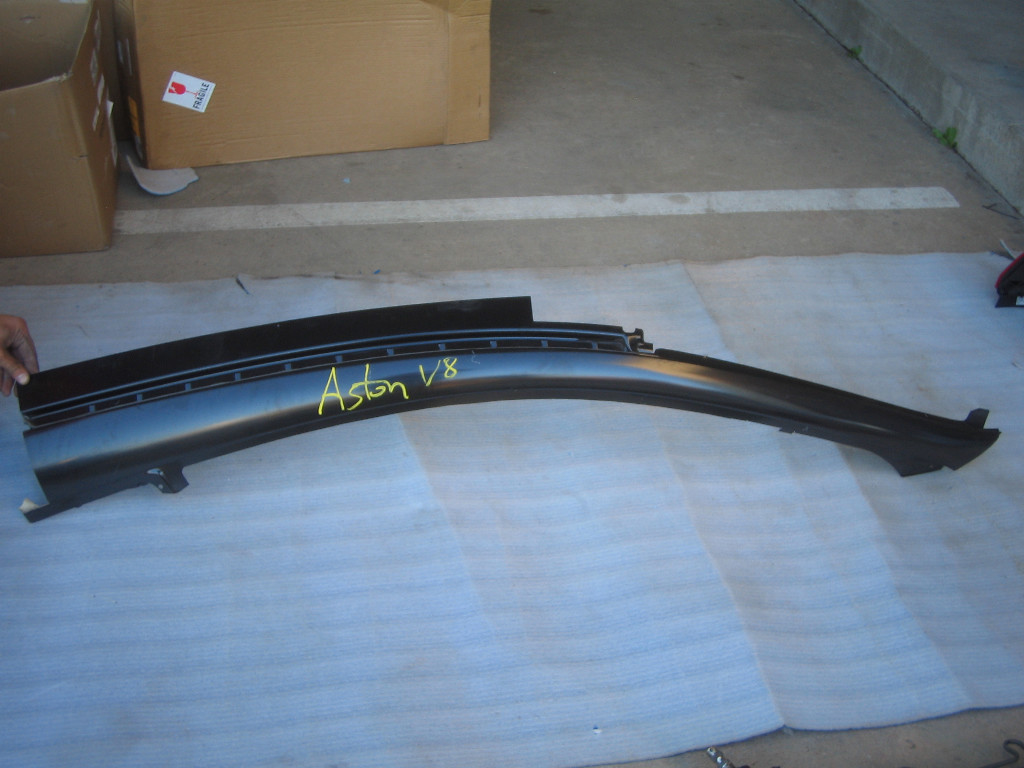 ASTON MARTIN V8 RIGHT SIDE ROOF RAIL STRUCTURE OEM 
