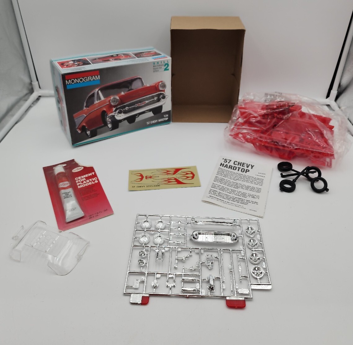'57 Chevy Hardtop モデルキット 1/24 1991 Monogram '57 Chevy Hardtop 1/24 Scale Model Kit #2225