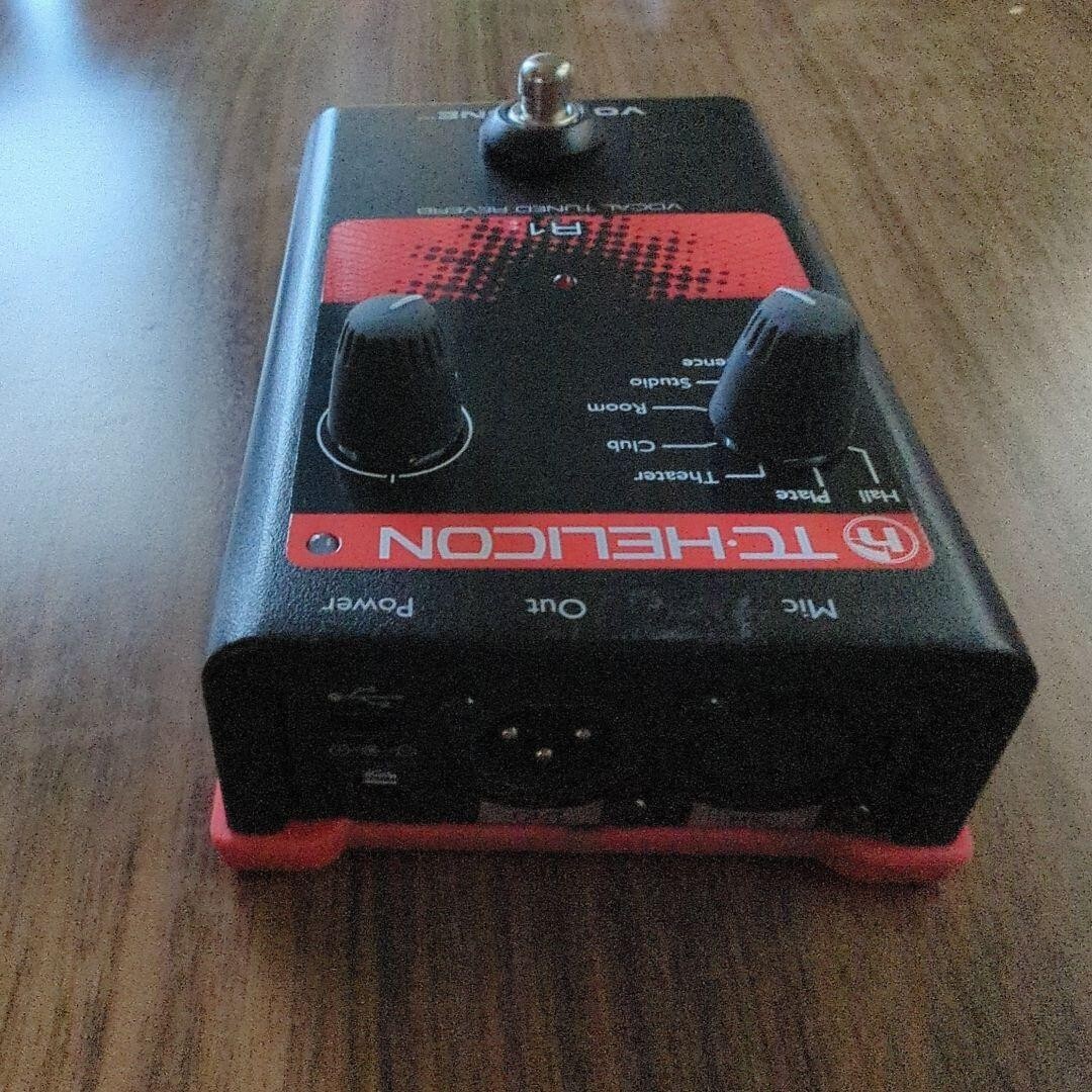 TC-HELICON VoiceTone R1 Vocal Tuned Reverb Effects Processor Pedal