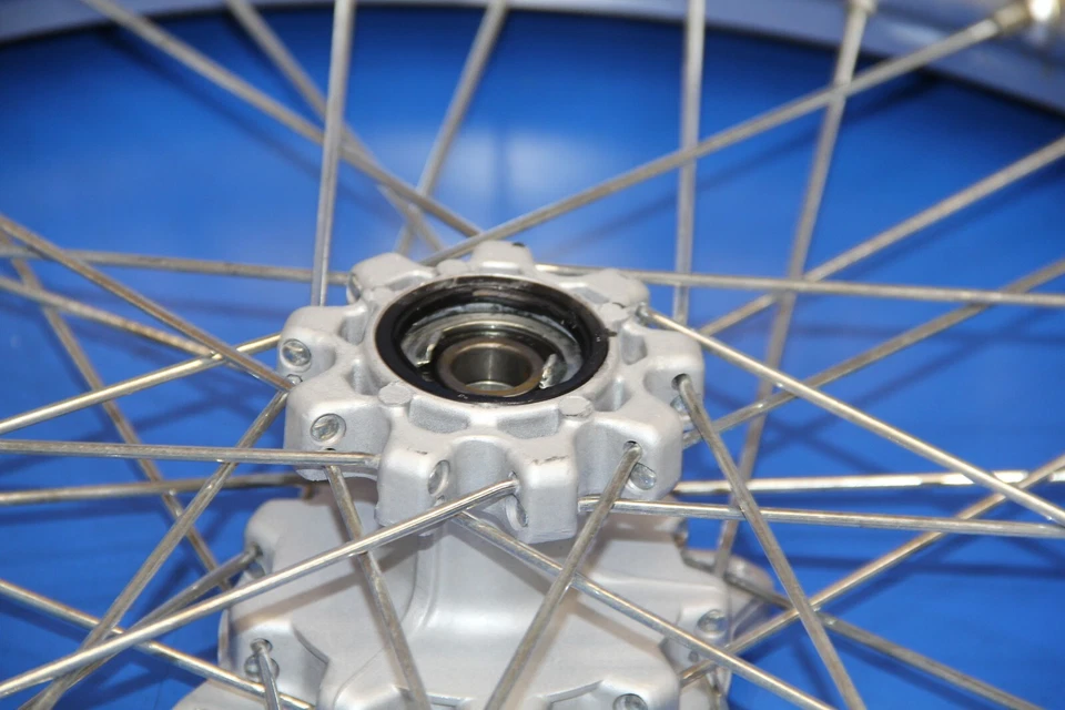 1999 95-00 XR600R XR 600R Front Wheel Rim Center Spokes Hub Spindle Carrier Tire - Image 3 of 4