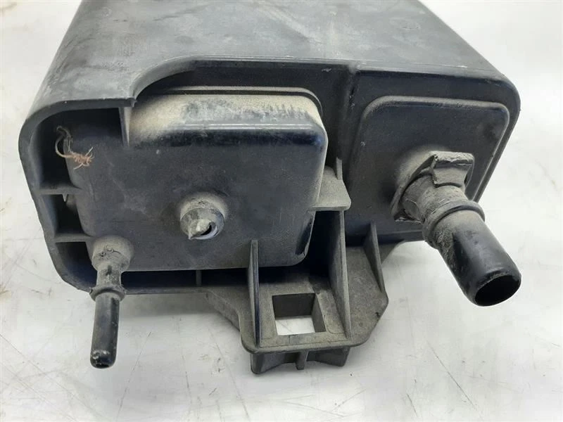 Bote de vapor de combustible Chevrolet Avalanche 1500 2002 15733604 Foto 3 de 4