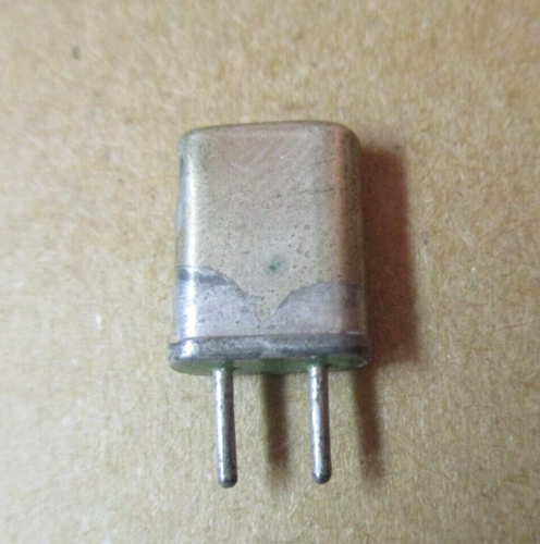 T15 TC Radio Crystal 1/32" Diameter X 3/16" Spaced Pins Vintage - Zdjęcie 2 z 2