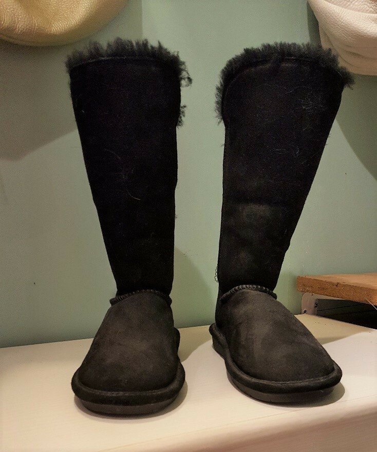 BEARPAW BLACK TALL SIDE BUTTON BOOTS 