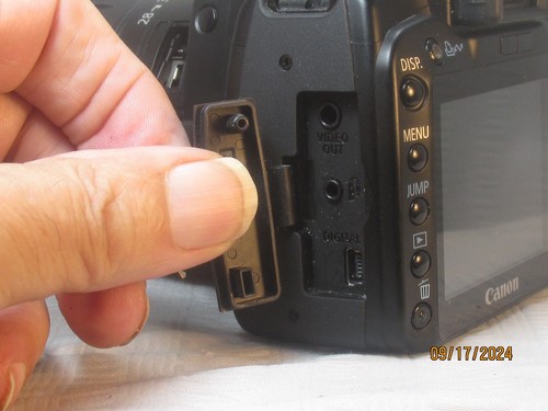 Canon Rebel XTi/400D memory software charger and lens manual - Picture 7 of 9