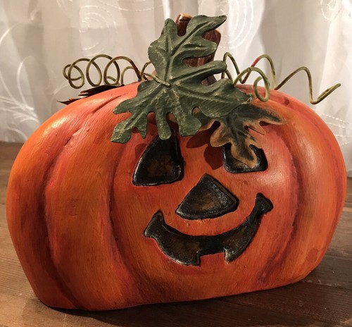 Resin Pumpkin Jack-o-lantern With Metal Leaves And Vines 7-1/2” X 6” X 3-1/2” - Picture 8 of 8
