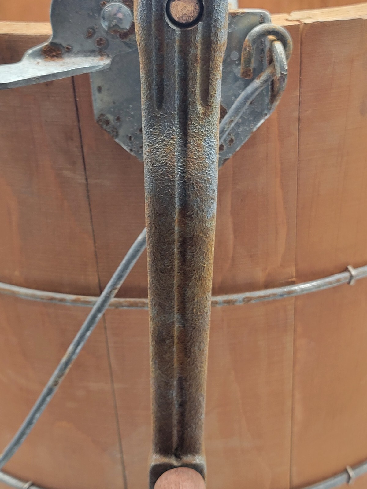 Vintage White Mountain Hand Crank WOODEN BUCKET ICE CREAM FREEZER Maker