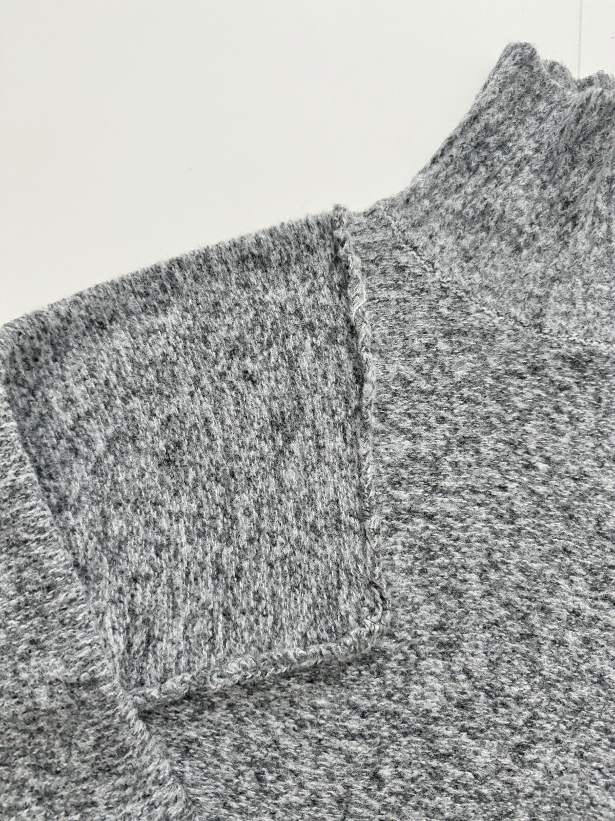 Universal Thread Target Black Gray Marled Turtlen… - image 2