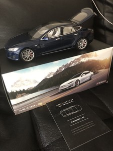 Details About Original Tesla Model S P100d 118 Scale Diecast Model Car Deep Blue