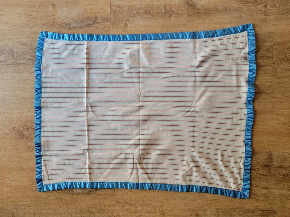 Manta de bebé a rayas reversible con ribete satinado azul Just One Year Baby Bears 35x24 Foto 4 de 4