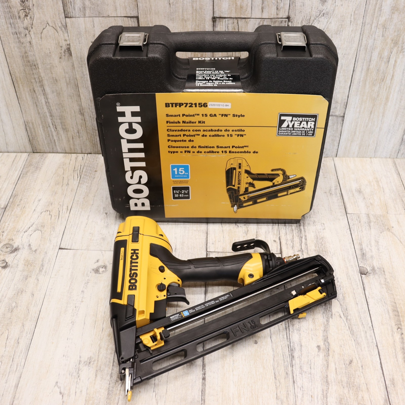 Bostitch Smart Point 15 Gauge FN Finish Nailer, Angled Pneum