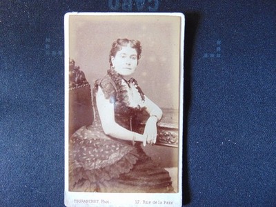 CDV Foto '' Junge Frau in Kleid mit Rüschen und Spitze ''