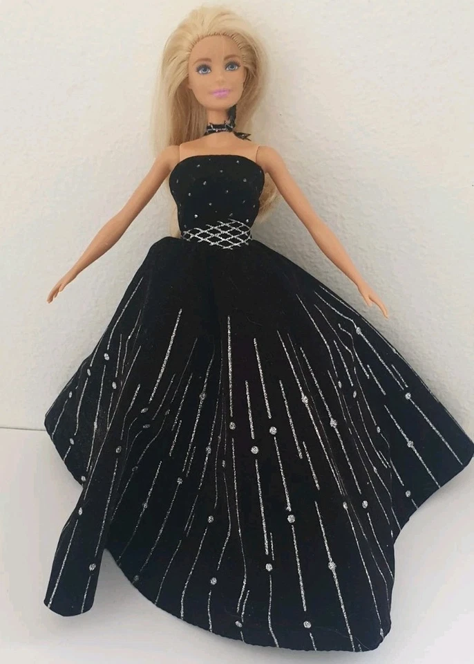 Vestido de Baile Barbie Negro Salón Terciopelo Brillante Plata Diamante Vestido y Muñeca  Foto 3 de 4