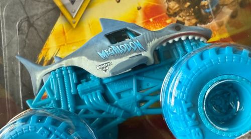 2025 Spin Master Monster Jam Megalodon Series 01 ERROR - Picture 5 of 5