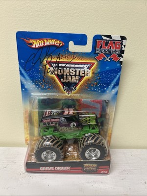 2009 Hot Wheels Monster Jam Flag Series 2/75 Mud Trucks Grave Digger Autograph