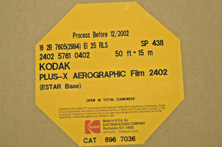 1 Stück 16 mm Kodak Plus X Aerographic Film 2402 15 m NP Abl.: Dezember 2002