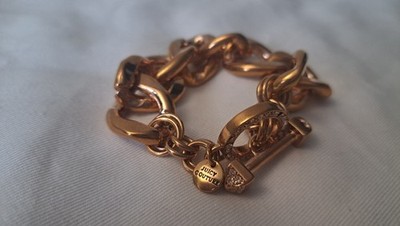 Juicy Couture Knebelarmband mit dicker Kette und Charm
