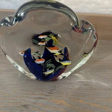 BLOWN ART GLASS FISH CORAL SWIMMING AROUND REEF PAPERWEIGHT  AQUARIUM DECO 