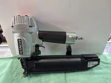 Hitachi N5024A2  16-Gauge 1-in Wide crown Flooring Pneumatic Stapler