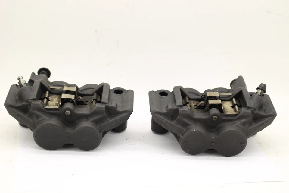 Juego de pinzas de freno delanteras derecha izquierda Yamaha FZ09 2015 1RC-2580U-00-00 Foto 3 de 4