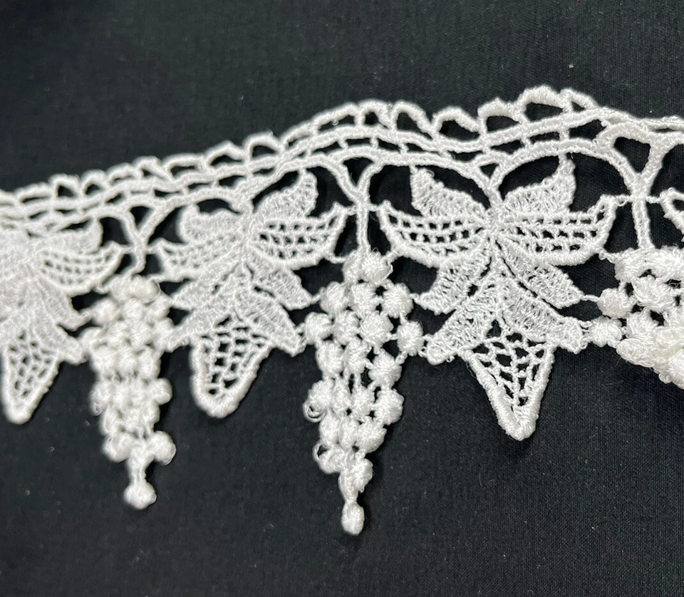 Borde de encaje de guipur blanco Venecia de 2,75" por lote Foto 2 de 3