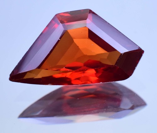 Opale De Feu Naturelle Mexicaine 3,38 Carats - Coupe Ronde, Couleur Orange Intense, Non Traitée - Pierre Précieuse