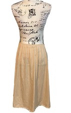 Vanity Fair Women  s NWTS Tan  Nylon Lace Half Slip W/Slit Sz Large 26  