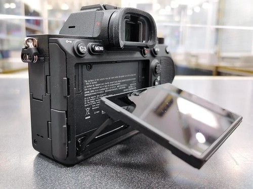 Sony Alpha A7R 36.4MP Digital Camera - Black (Body Only) - Picture 9 of 13