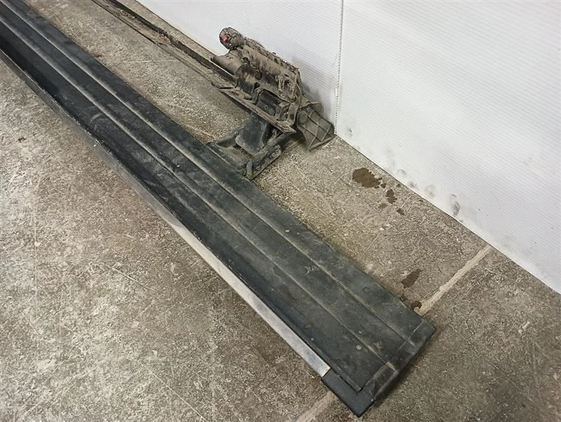 Passenger Right Running Board from 2016 Chevrolet Suburban 1500 11273928 - Image 3 of 4