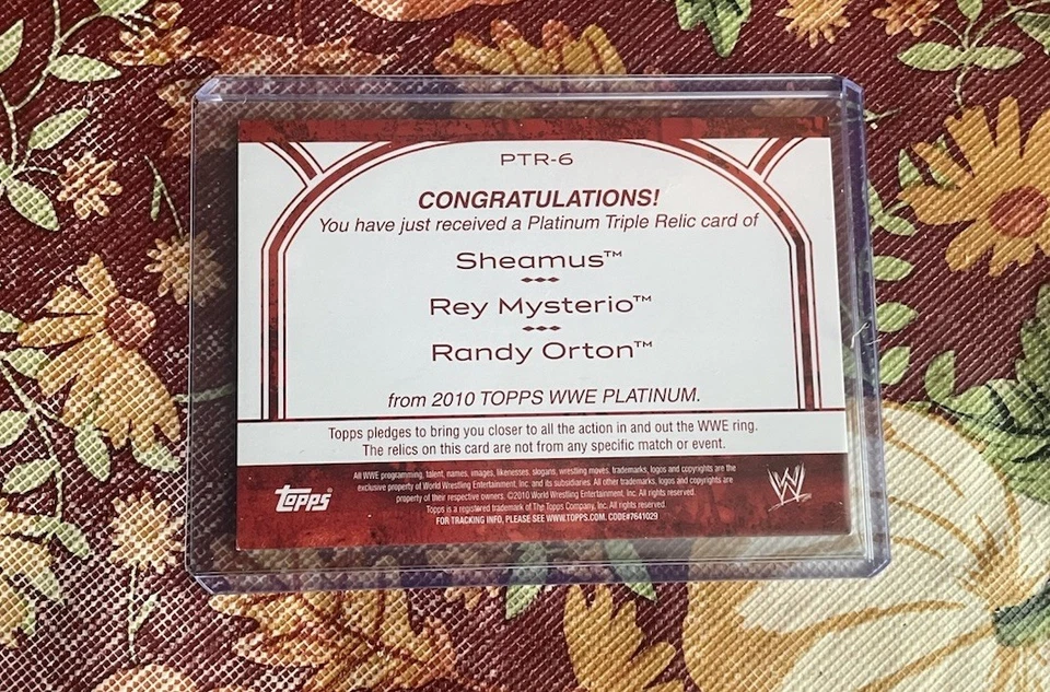 Camiseta triple reliquia 2010 Topps WWE Platinum Sheamus/Mysterio/Orton PTR-6 46/75 Foto 2 de 2