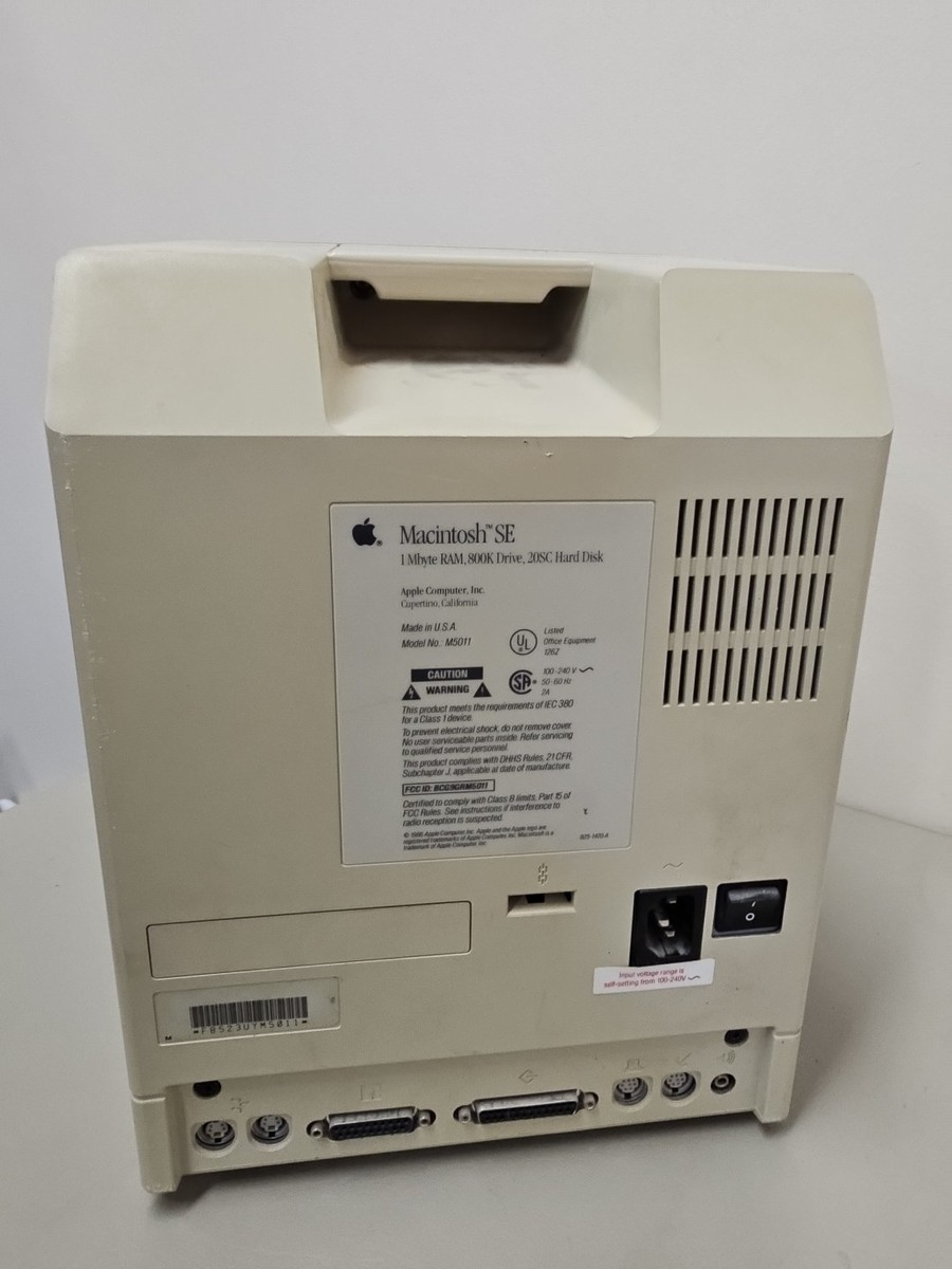 Vintage Apple Macintosh SE M5011 All-in-One Computer – Powers On
