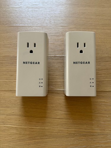 2 x NETGEAR PowerLINE Extender & Extra Outlet PLP1200S + 2x Ethernet Cords - Afbeelding 2 van 5