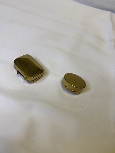 DUE PICCOLE SCATOLE DORATE, UN POSACENERE, 1 PORTAPILLOLE - Foto 5 di 5