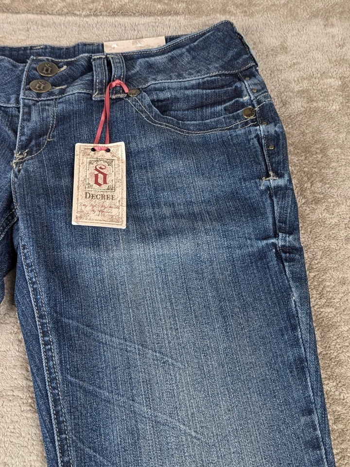 Pantalones de mezclilla elásticos cortos de tiro bajo Decree Junior talla 9 DK Blast con lavado de tinte nuevos con etiquetas Foto 4 de 4