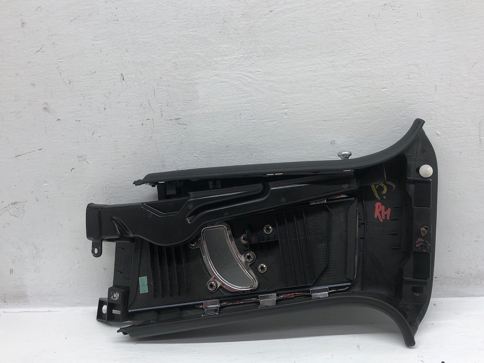 2006-2012 BENTLEY CONTINENTAL RIGHT UPPER B PILLAR PANEL 3W5868314 *CRACKED TAB*